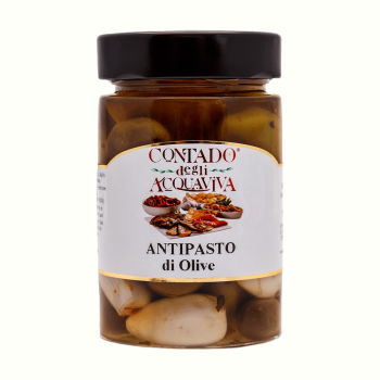 Antipasto di olive intere verdi e nere condite in olio